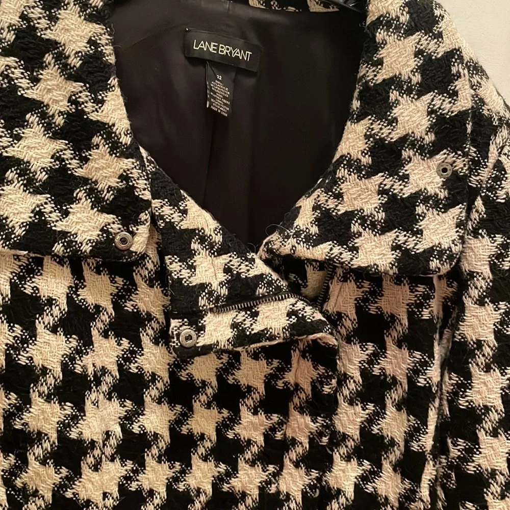 Black and white coat - Picture 3 of 5